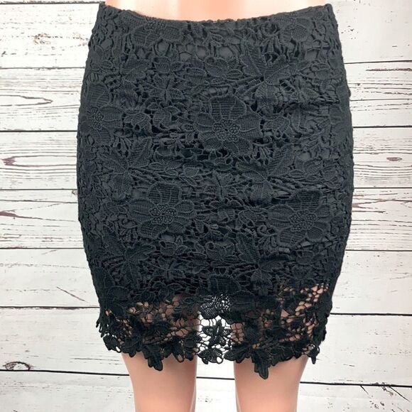 Forever 21 Black Mini Lace Skirt - Picture 1 of 6